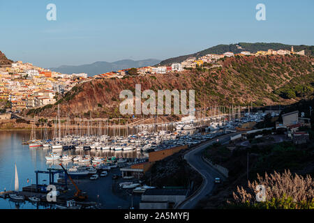 Splendida vista panoramica di Castelsardo, un villaggio storico nel nord-ovest della Sardegna Foto Stock