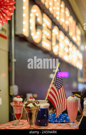 Classic Ice Cream Sundeas in vecchio stile Cafe Foto Stock