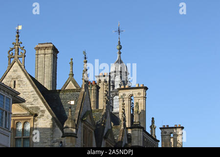 Comignoli e tetti di Oxford University esame scuole su High Street a Oxford Inghilterra Foto Stock