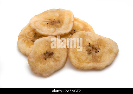 Banane essiccate slice isolati su sfondo bianco Foto Stock