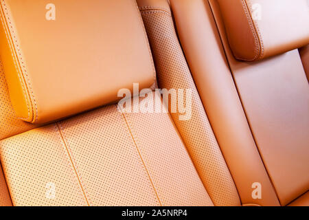 Sedile auto in pelle traforata Foto Stock