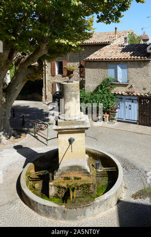 Village Square & Fontana, Place de la Colonne, Beaumont-de-Pertuis Luberon Parco Regionale Provence Francia Foto Stock