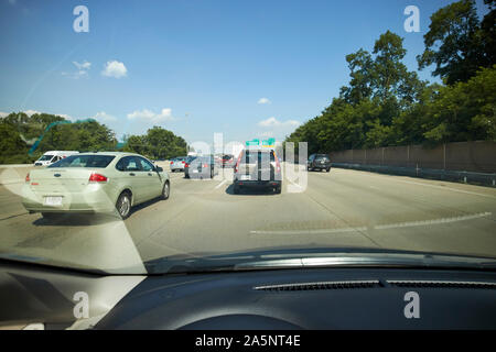 La guida lungo la Interstate I-465 intorno a Indianapolis in ora di punta indiana USA Foto Stock