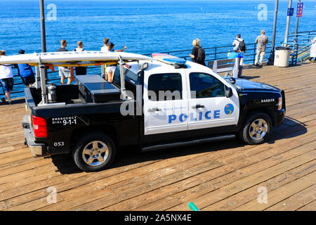 Santa Monica polizia Chevrolet Silverado Hybrid Patrol veicolo alla fine del molo , California, Stati Uniti d'America. STATI UNITI. Ottobre 2019 Foto Stock