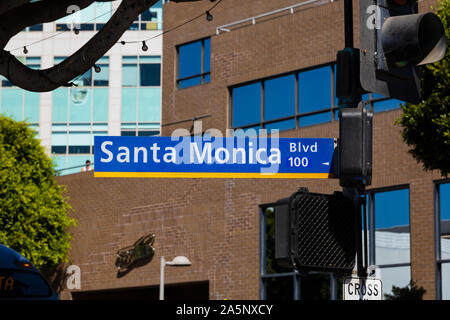 Segno di strada per Santa Monica Boulevard, California, Stati Uniti d'America. Stati Uniti d'America. Ottobre 2019 Foto Stock