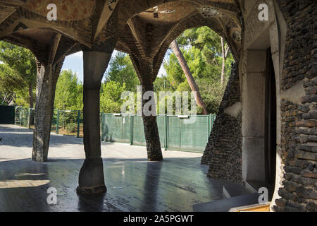 Cripta Güell di Antoni Gaudí. Colonia Güell. Foto Stock