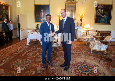 Il Duca di Cambridge riceve il Presidente delle Seychelles, Danny Faure, durante una udienza privata a Buckingham Palace di Londra. Foto di PA. Picture Data: martedì 22 ottobre, 2019. Vedere PA storia ROYAL Regina. Foto di credito dovrebbe leggere: Victoria Jones/filo PA Foto Stock