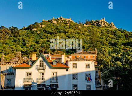 Sintra, costa di Lisbona, Portogallo, il Castelo dos Mouros castle Foto Stock