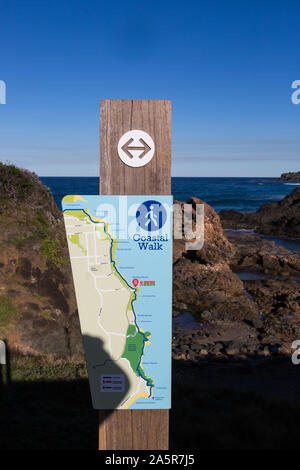 Nobbys Beach, Port Macquarie, un cane locale friendly spiaggia. Spiaggia segnaletica mostra costale a piedi. Foto Stock