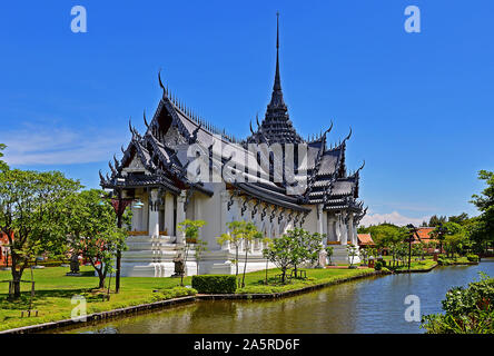 Thailandia, Ayutthaya, Replika, Sanphet Prasat Palace in Muang Buran, antica città vicino a Bangkok Foto Stock