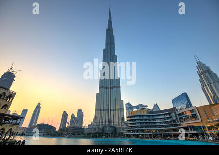 Il Burj Khalifa al tramonto, Dubai, Emirati Arabi Uniti Foto Stock