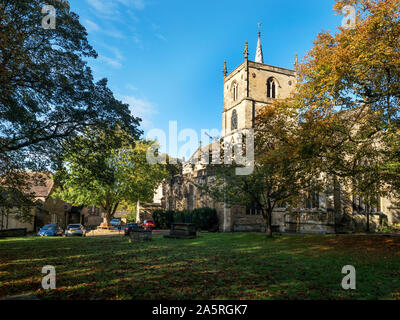 St Johns Chiesa Parrocchiale in autunno Knaresborough North Yorkshire, Inghilterra Foto Stock