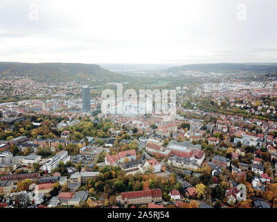 Jena, Germania. Xvii oct, 2019. Vista dalla landgrave oltre Jena in Saale valley (foto scattata con un drone). Credito: Bodo Schackow/dpa-Zentralbild/ZB/dpa/Alamy Live News Foto Stock