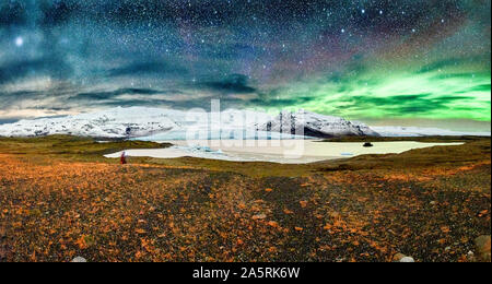 Via Lattea e Aurora Boreale, Fjallsarlon, Vatnajokull National Park, Islanda Foto Stock