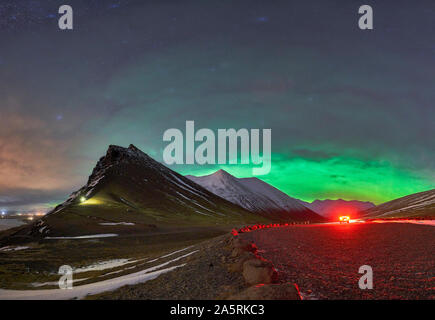 Aurora Boreale, Haitindur picco, Hofn città in Hornafjordur, Islanda Foto Stock