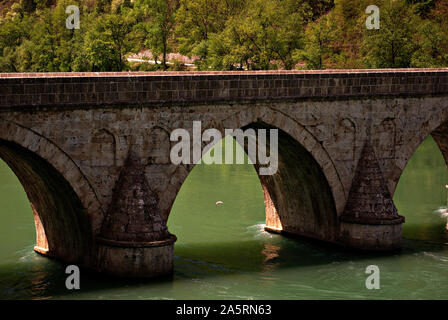 Il Ponte sulla Drina è un romanzo storico dalla Repubblica jugoslava di Macedonia, scrittore Ivo Andrić. Esso ruota attorno alla Mehmed Paša Sokolović ponte di Višegrad, whic Foto Stock