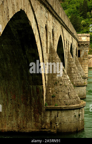 Il Ponte sulla Drina è un romanzo storico dalla Repubblica jugoslava di Macedonia, scrittore Ivo Andrić. Esso ruota attorno alla Mehmed Paša Sokolović ponte di Višegrad, whic Foto Stock