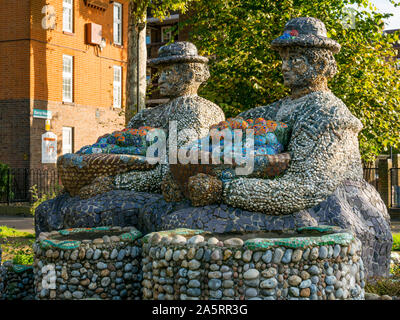 Insolito parco mosaico scultura, Londra campi venditori di fiori, London, England, Regno Unito Foto Stock