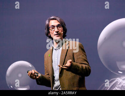 Chamkaur Ghag professore fisica presso la University College London, parlando di "La caccia di materia oscura'. sul cosmo stadio, a New Scientist Live 2019 Foto Stock