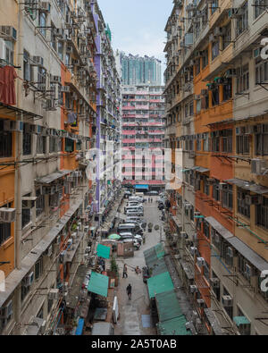 Alta densità di appartamento di public house a Hong Kong, Cina. Foto Stock