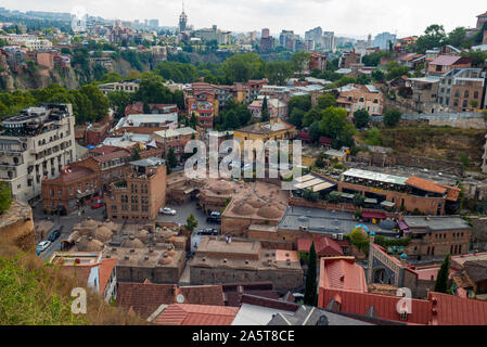 Vista dall'alto su Tbilisi città vecchia, Georgia Foto Stock