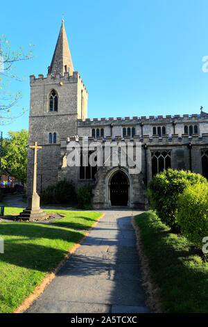 La molla vista su San Pietro e di san Paolo la Chiesa, Mansfield town, Nottinghamshire, England, Regno Unito Foto Stock