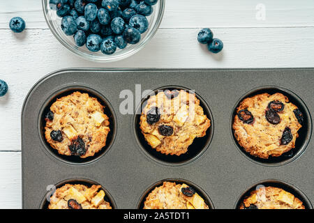 Mirtillo e Apple fruttato tortine muffin Foto Stock