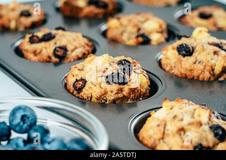 Mirtillo e Apple fruttato tortine muffin Foto Stock