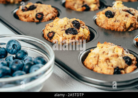 Mirtillo e Apple fruttato tortine muffin Foto Stock