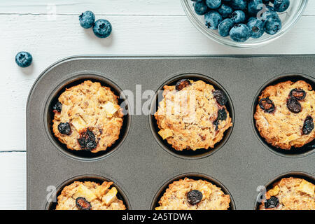 Mirtillo e Apple fruttato tortine muffin Foto Stock