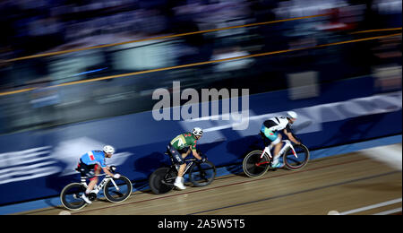 Gran Bretagna Owain Doull durante il giorno una delle Phynova sei giorni di escursioni in bicicletta a Lee Valley VeloPark, Londra. Foto Stock