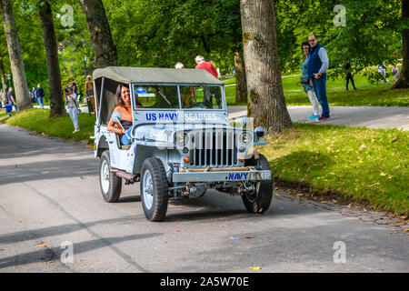 BADEN baden, Germania - Luglio 2019: blu acciaio JEEP WILLYS MB FORD GPW G503 SUV militari 1940 1945, oldtimer riunione nel Kurpark. Foto Stock