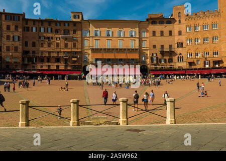 Siena / Italy-September 21 2019: Panorama di Piazza del Campo a Siena - Italia. Foto Stock