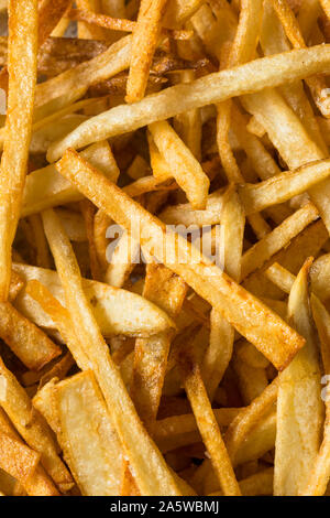 In casa Shoestring patatine fritte con sale marino Foto Stock