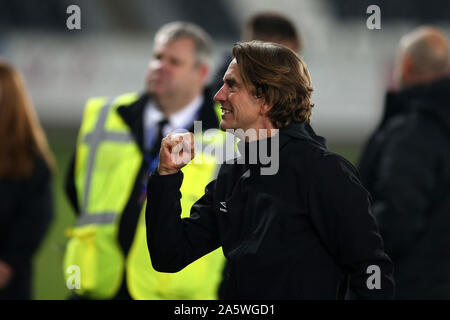 Swansea, Regno Unito. 23 Ott, 2019. Brentford manager Thomas Frank celebra dopo la sua squadra a vincere.EFL Skybet partita in campionato, Swansea City v Brentford al Liberty Stadium di Swansea, Galles del Sud martedì 22 ottobre 2019. Questa immagine può essere utilizzata solo per scopi editoriali. Solo uso editoriale, è richiesta una licenza per uso commerciale. Nessun uso in scommesse, giochi o un singolo giocatore/club/league pubblicazioni. pic da Andrew Orchard/Andrew Orchard fotografia sportiva/Alamy Live news Credito: Andrew Orchard fotografia sportiva/Alamy Live News Foto Stock