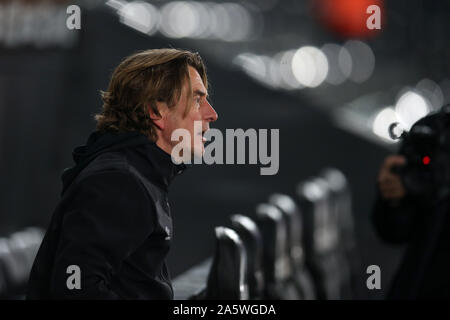 Swansea, Regno Unito. 23 Ott, 2019. Brentford manager Thomas Frank guarda dalla panchina.EFL Skybet partita in campionato, Swansea City v Brentford al Liberty Stadium di Swansea, Galles del Sud martedì 22 ottobre 2019. Questa immagine può essere utilizzata solo per scopi editoriali. Solo uso editoriale, è richiesta una licenza per uso commerciale. Nessun uso in scommesse, giochi o un singolo giocatore/club/league pubblicazioni. pic da Andrew Orchard/Andrew Orchard fotografia sportiva/Alamy Live news Credito: Andrew Orchard fotografia sportiva/Alamy Live News Foto Stock