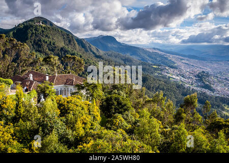 Skyline, da Montserrate hill o di cerro de Montserrate, Bogotà, Colombia Foto Stock