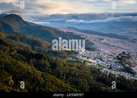 Skyline, da Montserrate hill o di cerro de Montserrate, Bogotà, Colombia Foto Stock