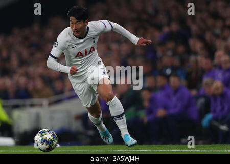 Londra, Regno Unito. 22 ottobre, 2019. Tottenham il figlio Heung-Min durante la UEFA Champions League match tra Tottenham Hotspur e Stella Rossa Belgrado, a Tottenham Hotspur Stadium, Londra Inghilterra. Credito: ESPA/Alamy Live News Foto Stock