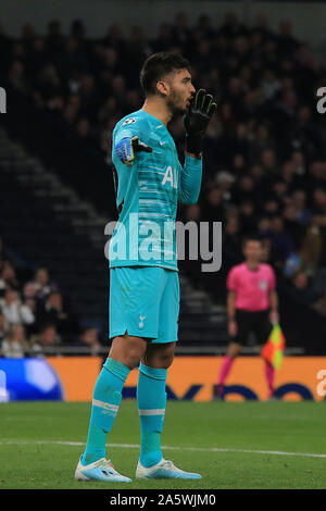 Londra, Regno Unito. 22 ottobre, 2019. Tottenham il portiere Paulo Gazzaniga durante la UEFA Champions League match tra Tottenham Hotspur e Stella Rossa Belgrado, a Tottenham Hotspur Stadium, Londra Inghilterra. Credito: ESPA/Alamy Live News Foto Stock