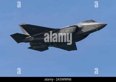 United States Air Force Lockheed Martin F-35 Lightning II fifth generation fighter in volo. Foto Stock