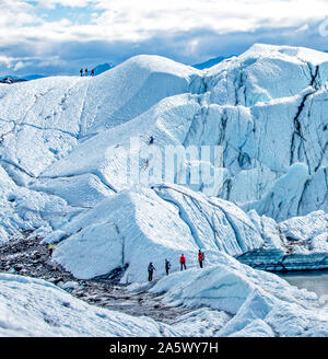 Escursioni e arrampicate sul ghiacciaio Matanuska in Alaska. Foto Stock