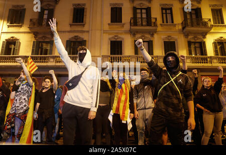 Dimostrazioni di Barcellona independentists dopo la frase di Spagna corte mantenendo in carcere il catalano della politica in carcere dal 2017 Foto Stock