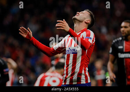 Madrid, Spagna. 22 ottobre, 2019. Saul Niguez di Atletico de Madrid reagisce durante la UEFA Europa League match tra Atletico de Madrid e Bayer 04 Leverkusen a Wanda Metropolitano Stadium in Madrid.(punteggio finale: Atletico de Madrid 1:0 Bayer 04 Leverkusen) Credito: SOPA Immagini limitata/Alamy Live News Foto Stock
