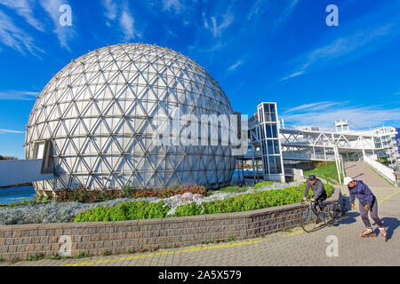 Toronto, Canada-20 agosto, 2019: Scenic Cinesphere, il primo al mondo permanente film IMAX Theatre, situato sui terreni di Ontario Place in Toronto Foto Stock