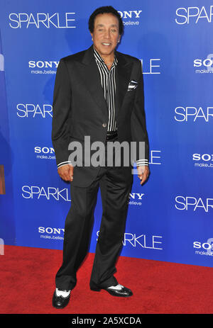 LOS ANGELES, CA. Agosto 16, 2012: Smokey Robinson alla prima mondiale di "parkle' a Grauman's Chinese Theater di Hollywood. © 2012 Paul Smith / Featureflash Foto Stock