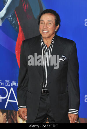 LOS ANGELES, CA. Agosto 16, 2012: Smokey Robinson alla prima mondiale di "parkle' a Grauman's Chinese Theater di Hollywood. © 2012 Paul Smith / Featureflash Foto Stock