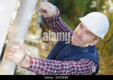 Builder collega grande parete vite attrezzo elettrico Foto Stock