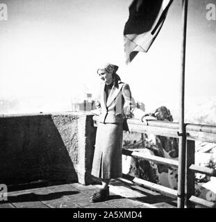 Eva Braun Photo Collection - Album 1 - donna presso il resort Zugspitze ca. Primavera 1935 Foto Stock