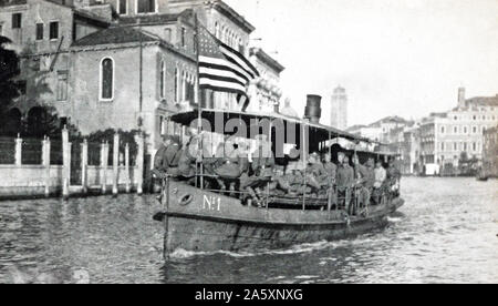 West Point classe 1921 il tour in Italia. I funzionari in una gita turistica a Venezia, Italia ca.1919-1921 Foto Stock